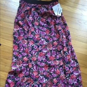 LuLaRoe M Lucy BNWT floral skirt. LastChance!